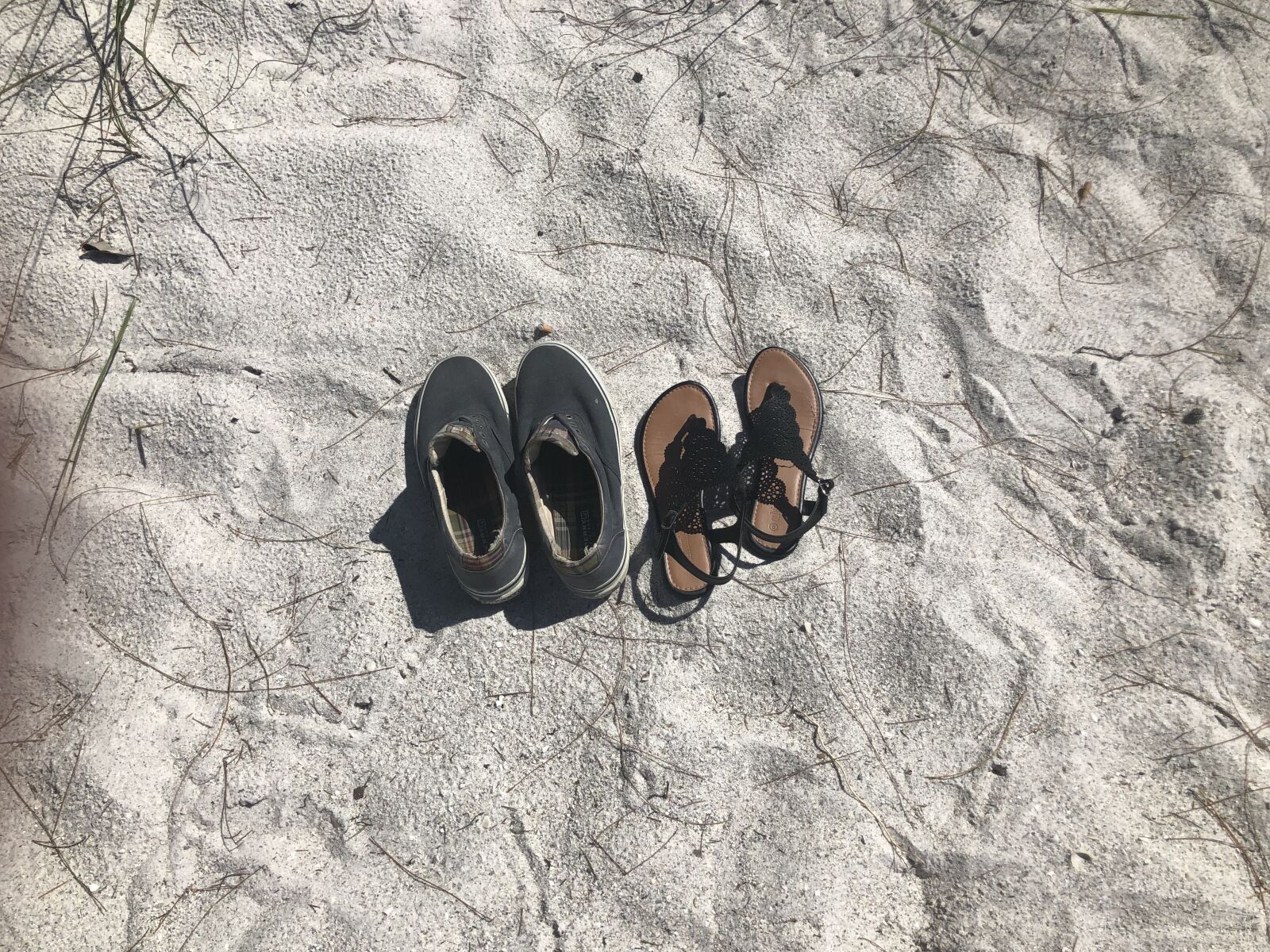 iPhone X back dual camera 4mm f/1.8 sample photo. Beach, sand, summer photography
