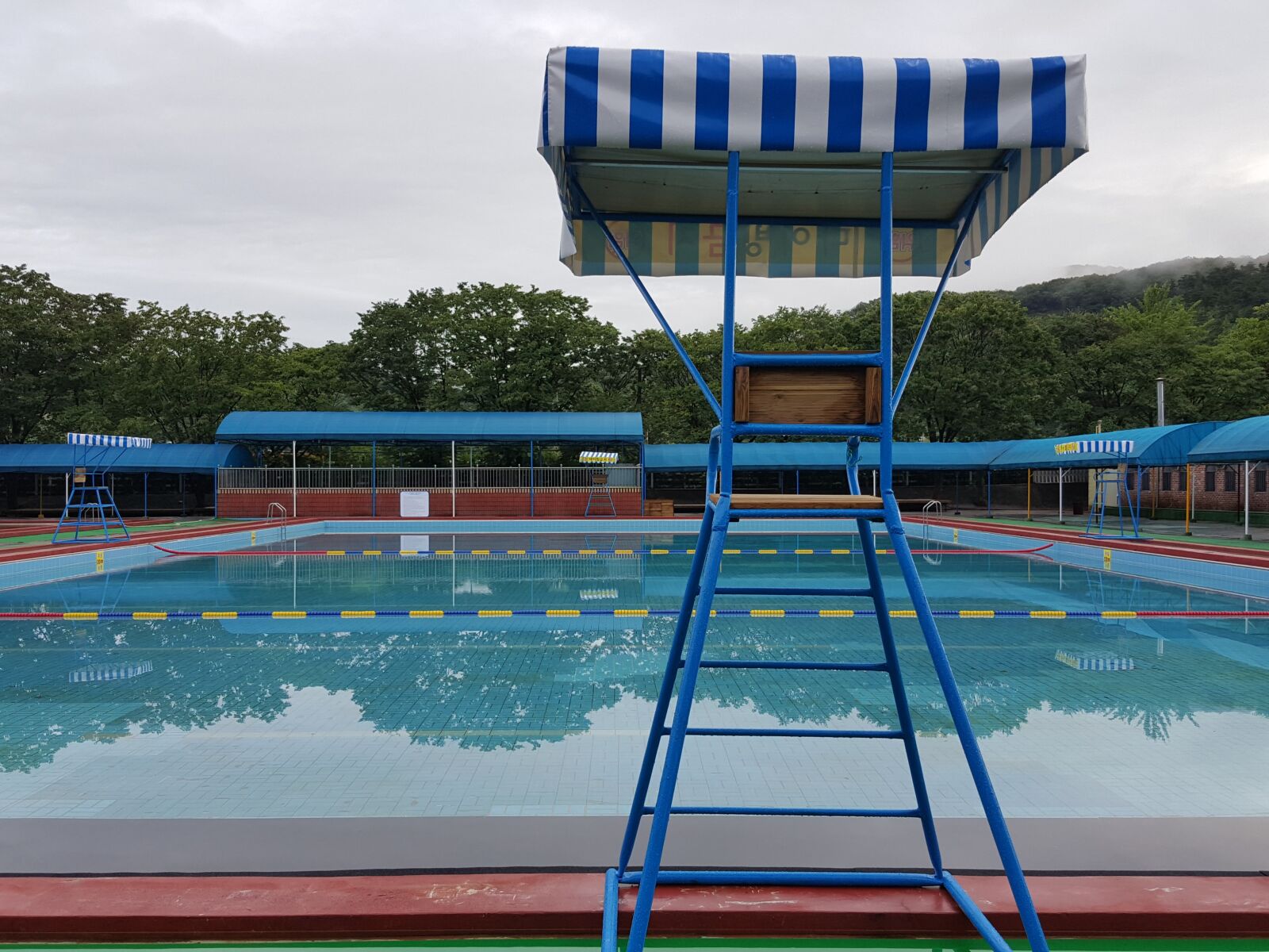 Samsung Galaxy Note5 sample photo. Water, pool, safety photography