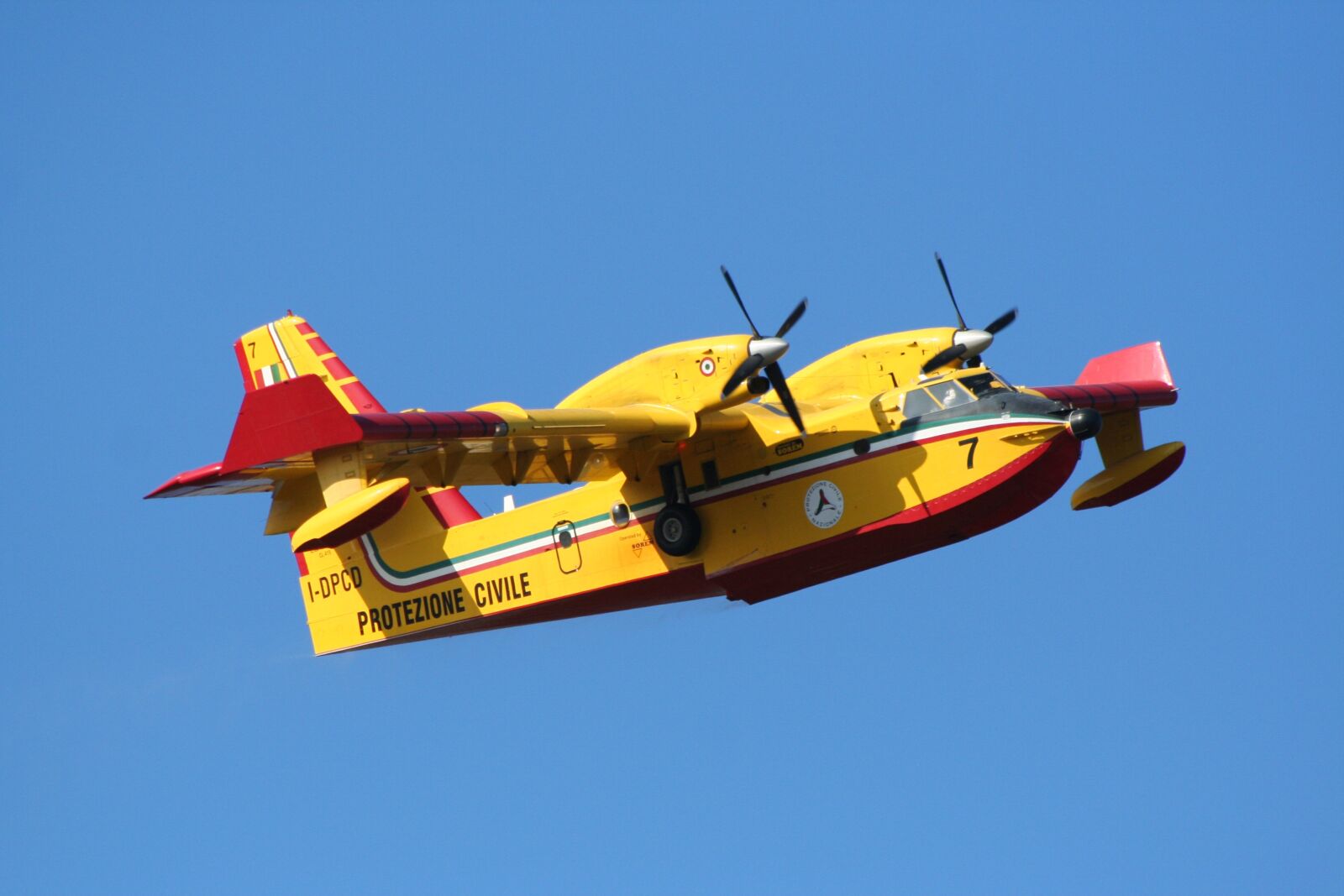 Canon EOS 350D (EOS Digital Rebel XT / EOS Kiss Digital N) sample photo. Plane, seaplane, civil protection photography