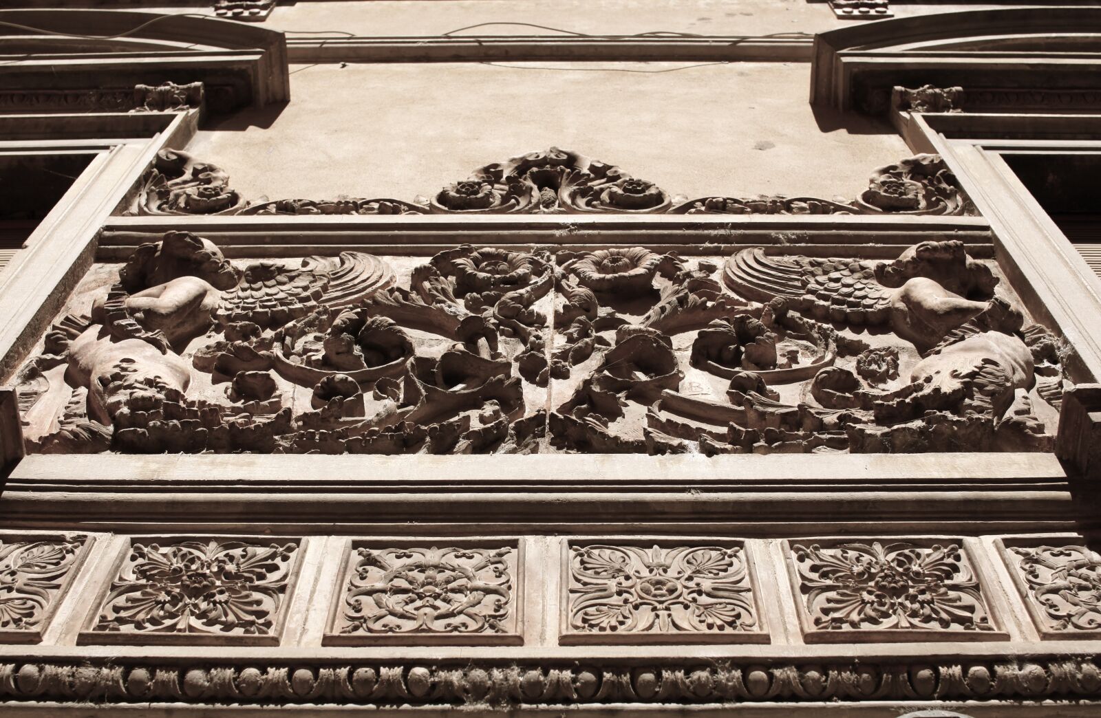 Canon EOS 5D Mark II sample photo. Decoration, architecture, door photography