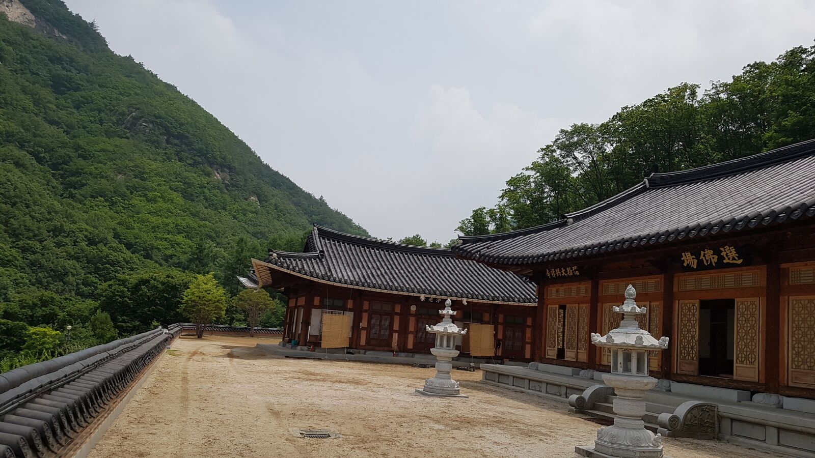 Samsung Galaxy S7 Edge sample photo. Section, temple, light photography