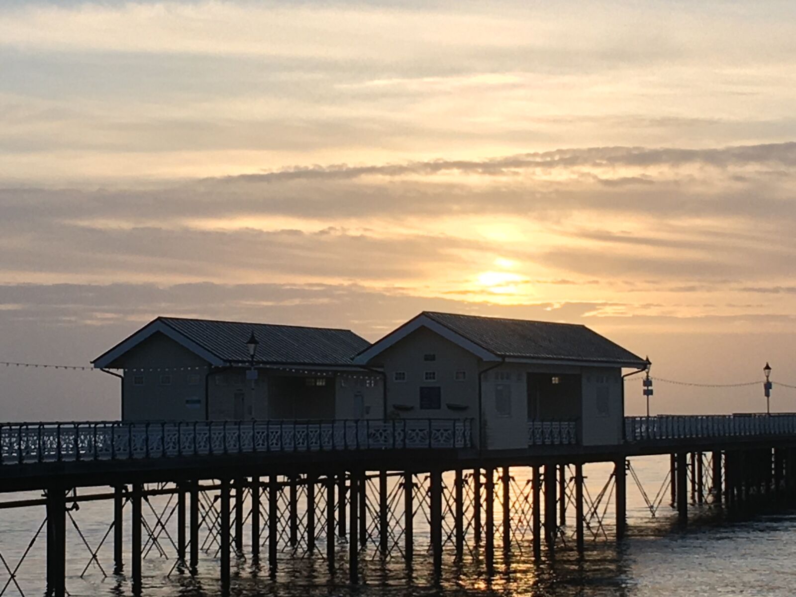 iPhone 6s Plus back camera 4.15mm f/2.2 sample photo. Penarth, sunrise, seafront photography