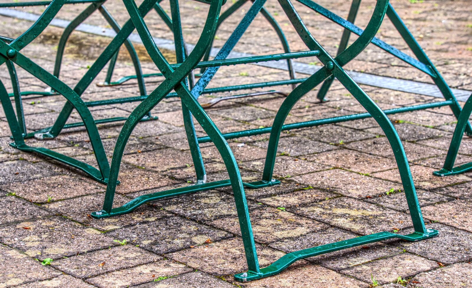 Sony a6000 sample photo. Chair, chair legs, feet photography