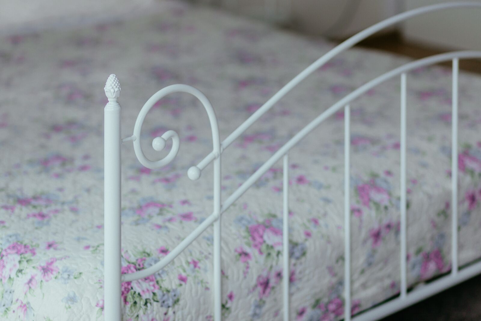 Canon EF 85mm F1.8 USM sample photo. Apartment, bed, bedroom photography