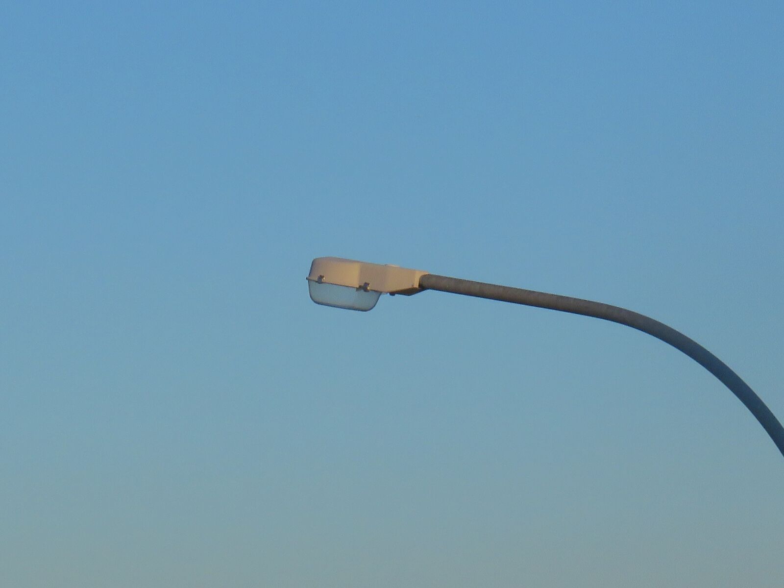 Canon PowerShot SX60 HS sample photo. Street light, dusk, light photography