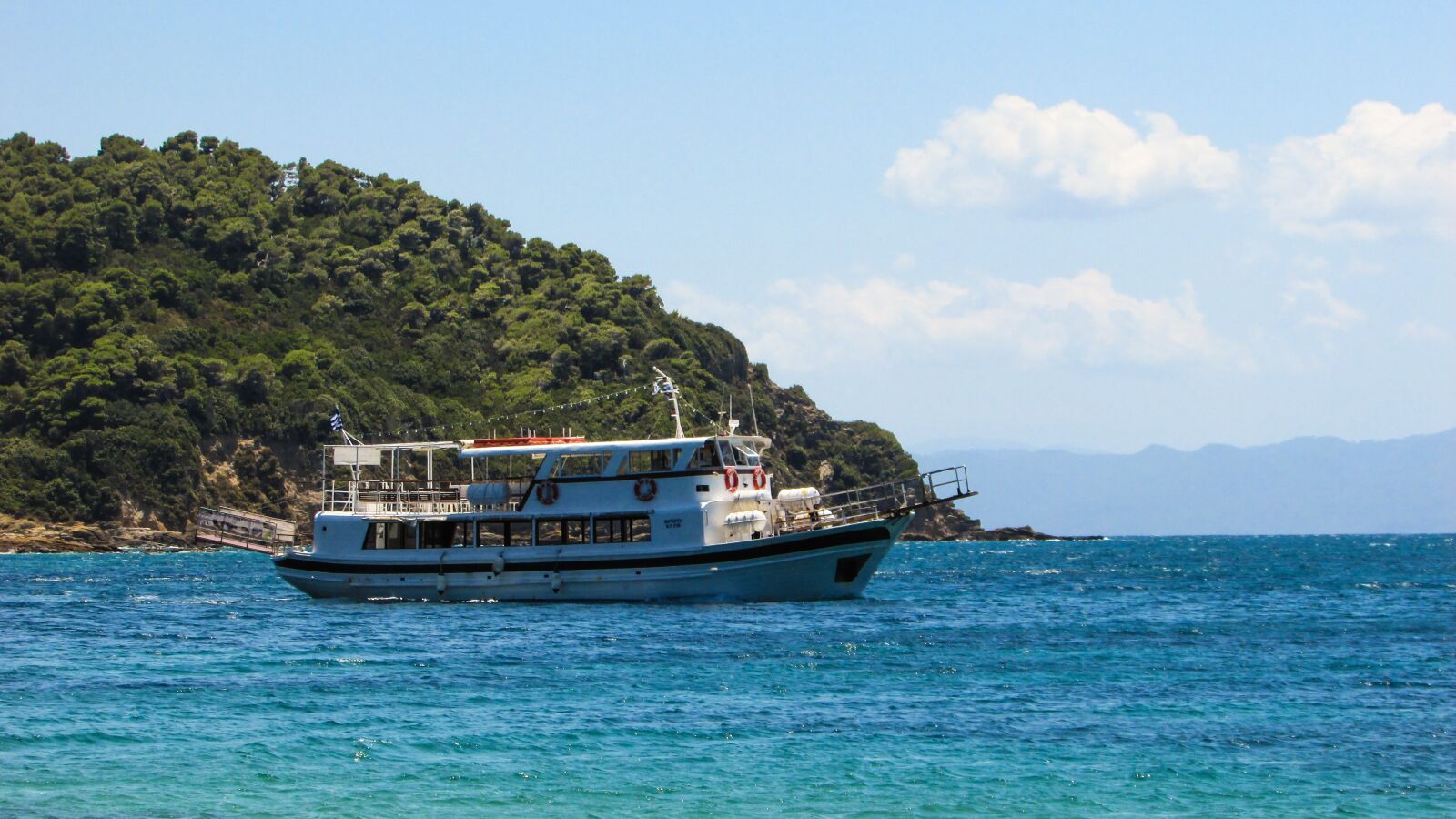 Canon PowerShot SX400 IS sample photo. Cruise boat, sea, vacation photography