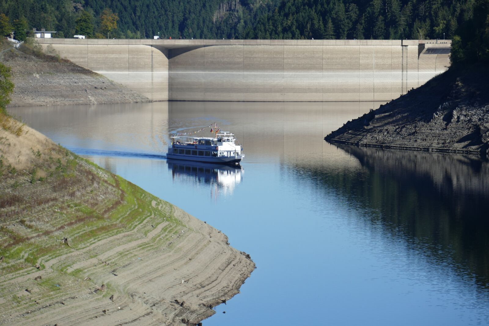 Panasonic Lumix DMC-FZ1000 sample photo. Oker, dam, motor ship photography