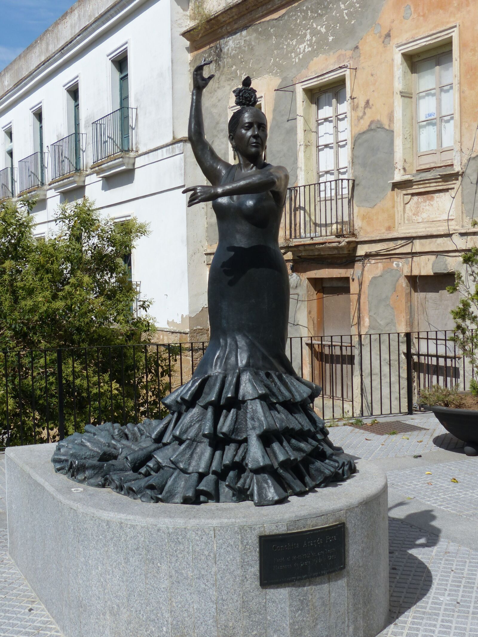 Panasonic Lumix DMC-FZ200 sample photo. Statue, flamenco, dance photography