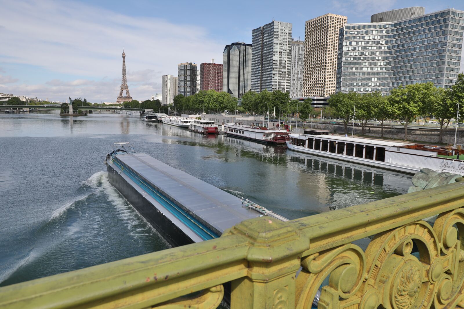 Canon EOS 5D Mark IV + Canon EF 16-35mm F4L IS USM sample photo. Seine, containment, tower photography