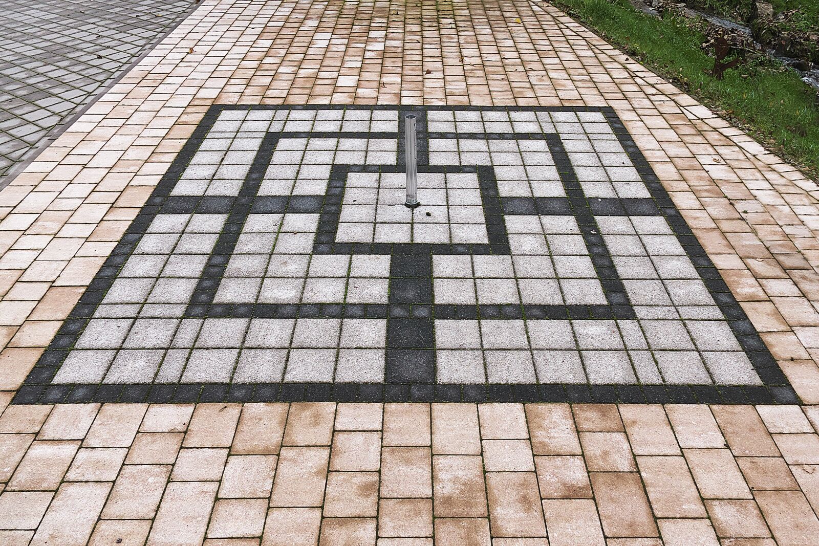 Panasonic Lumix DMC-FZ1000 sample photo. Mill, mill game, paving photography