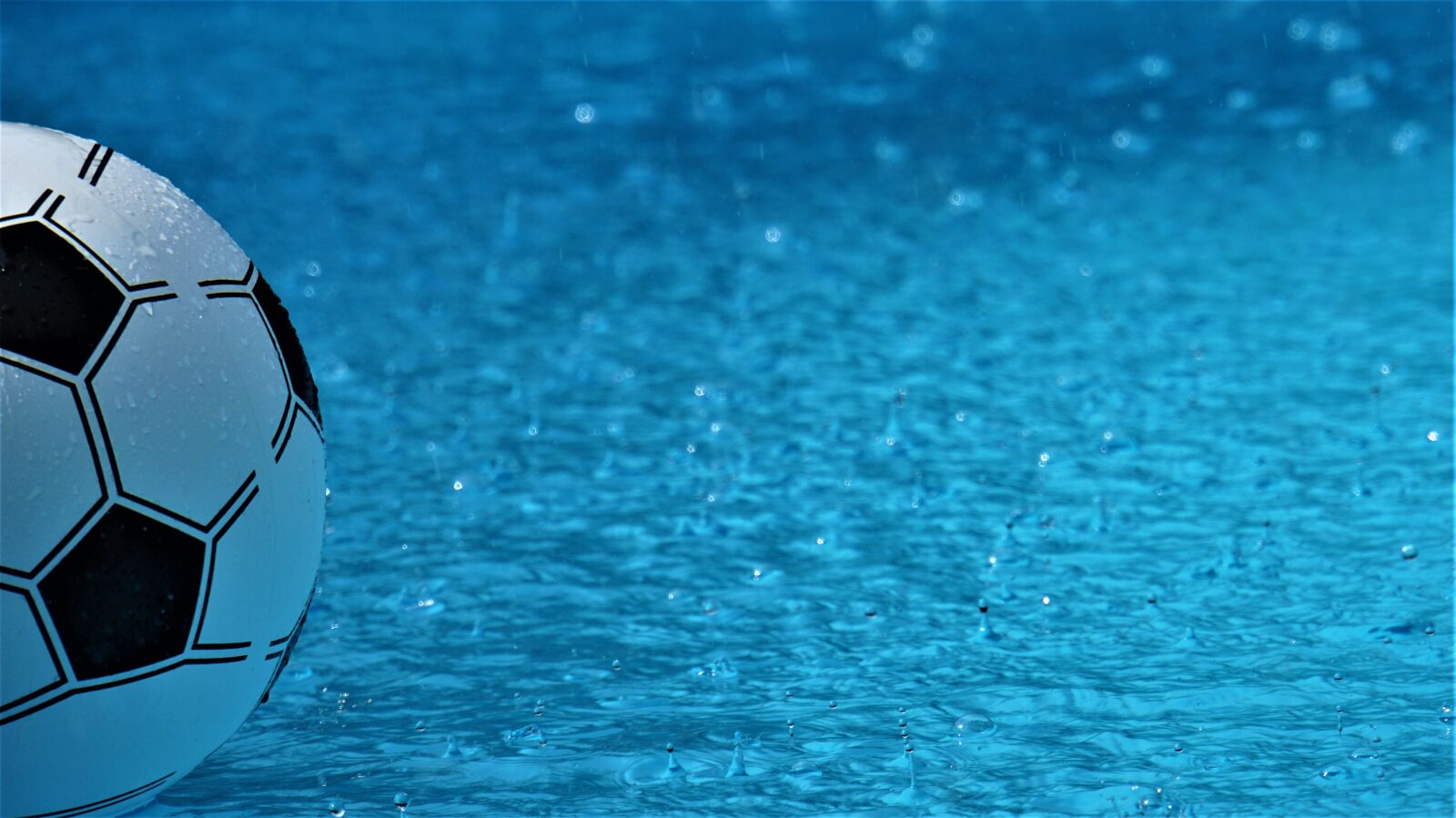 Sony E 18-200mm F3.5-6.3 OSS LE sample photo. Summer rain, thunderstorm, drop photography