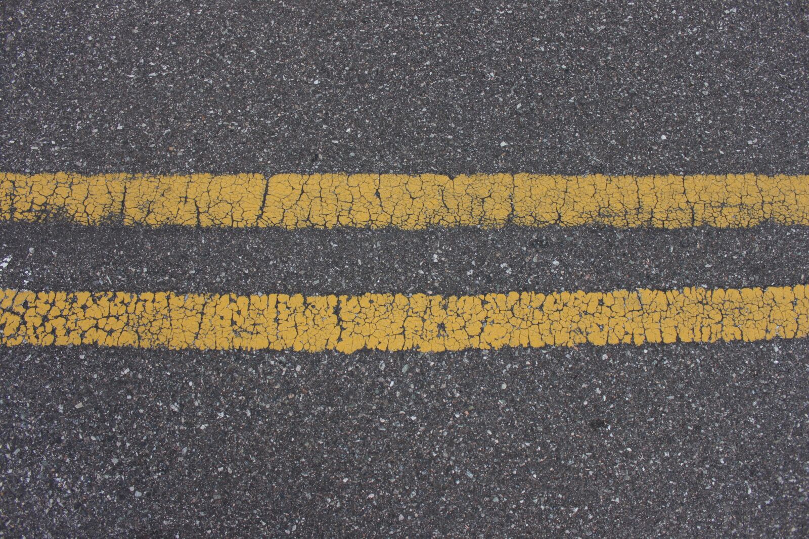 Canon EOS 500D (EOS Rebel T1i / EOS Kiss X3) sample photo. Road, texture, pavement photography