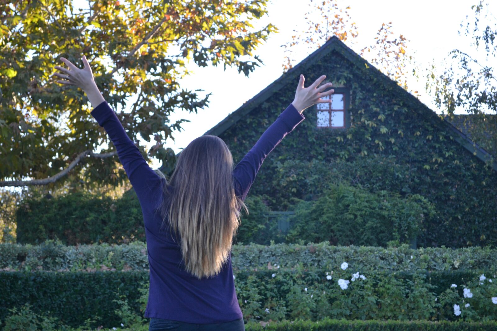 Nikon D3100 sample photo. Woman, girl, house photography