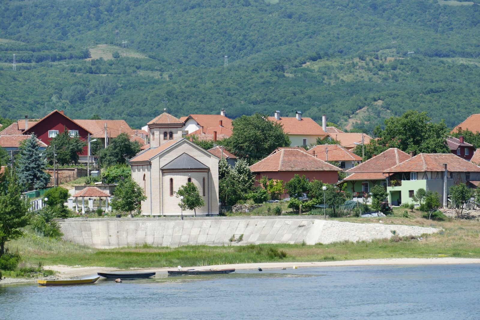 Panasonic Lumix DMC-FZ1000 sample photo. Serbia, danube, river cruise photography