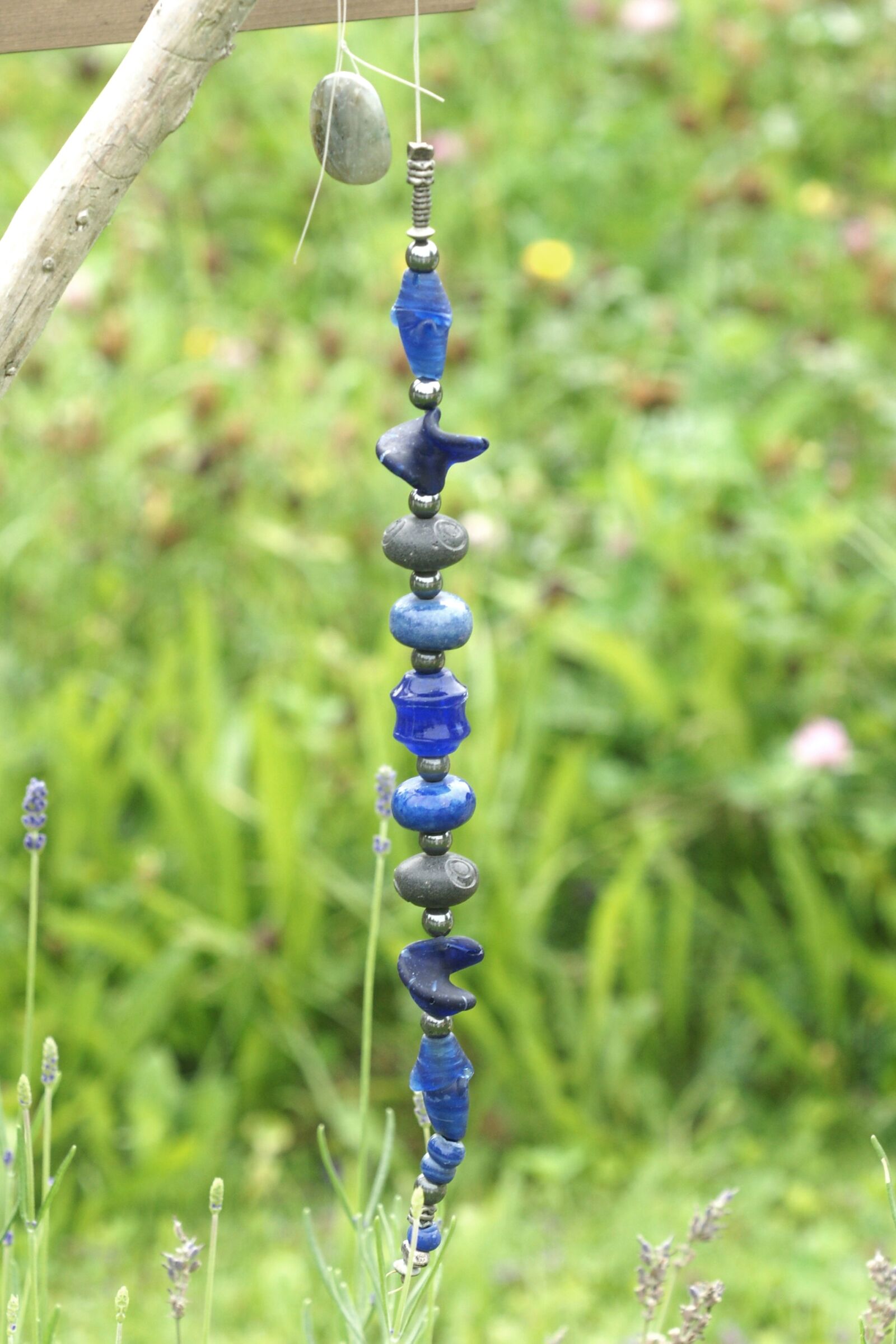 Sony Alpha DSLR-A700 sample photo. Glass beads, windspiel, chain photography