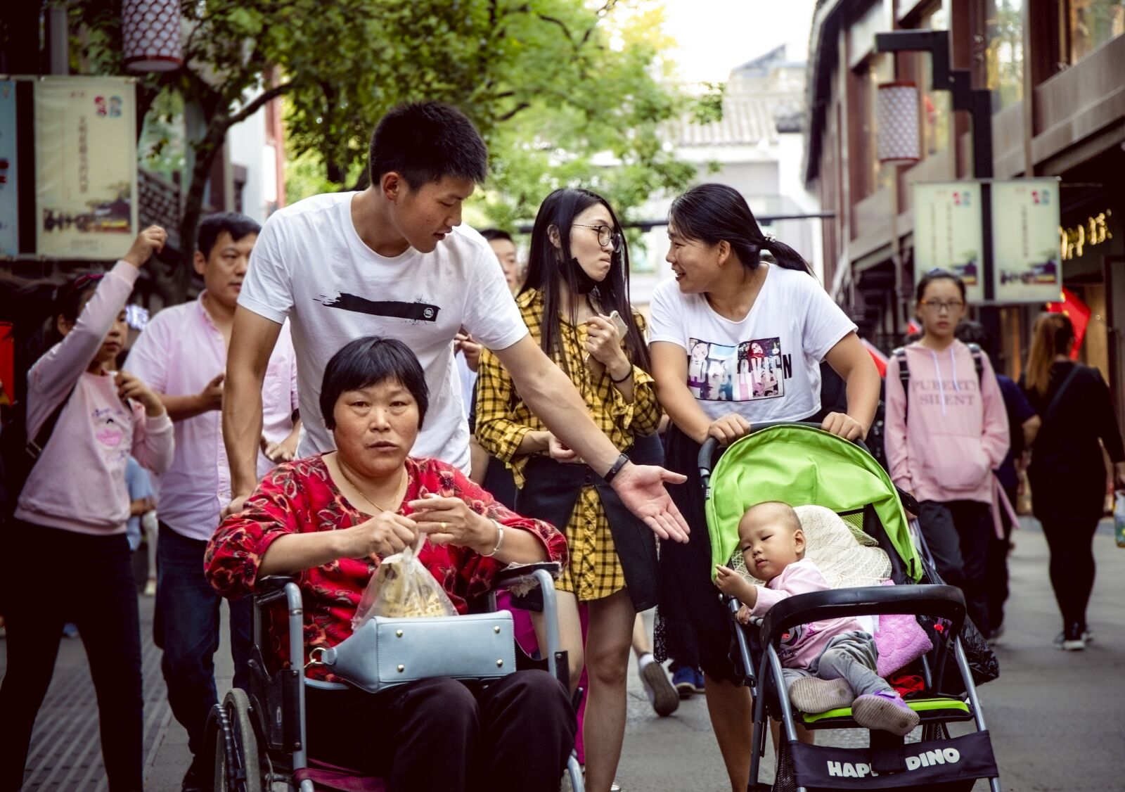 Canon EOS 6D Mark II sample photo. Person, street, child photography
