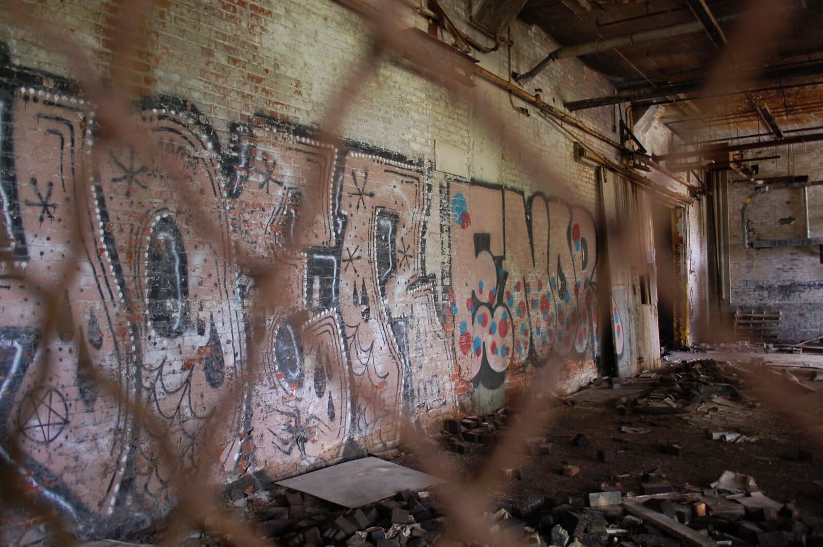 Nikon D40 sample photo. Graffiti, old, abandoned photography