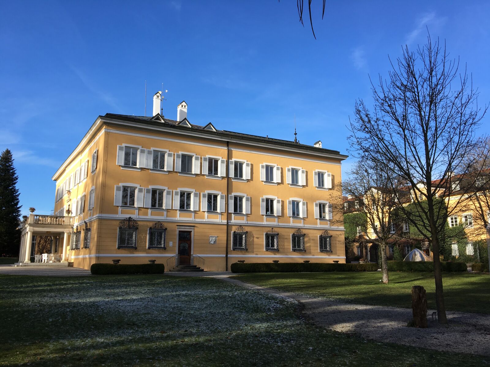 iPhone 6s back camera 4.15mm f/2.2 sample photo. Akademie, castle, evangelische, akademie photography