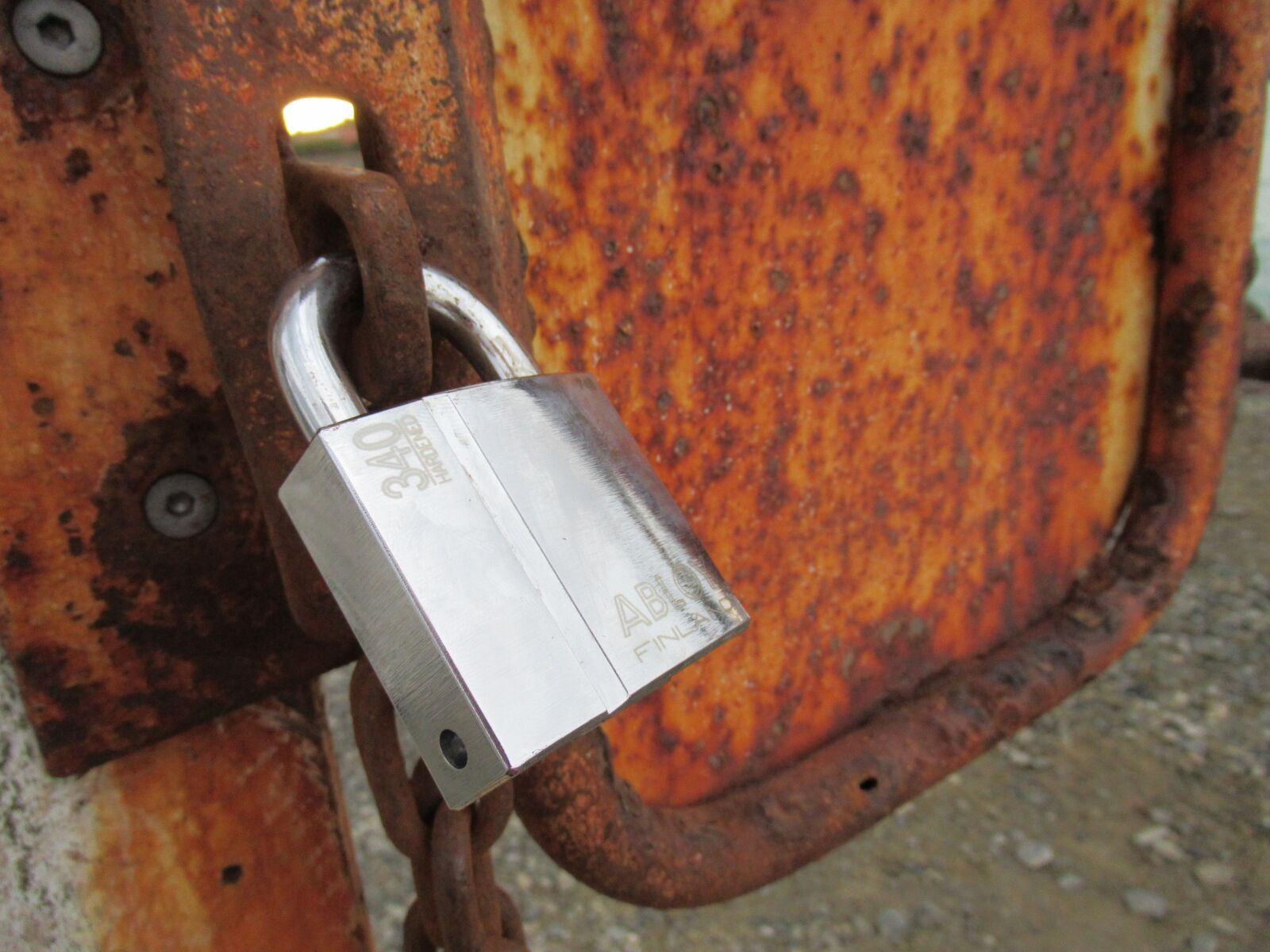Canon PowerShot SX620 HS sample photo. Rust, old, new photography
