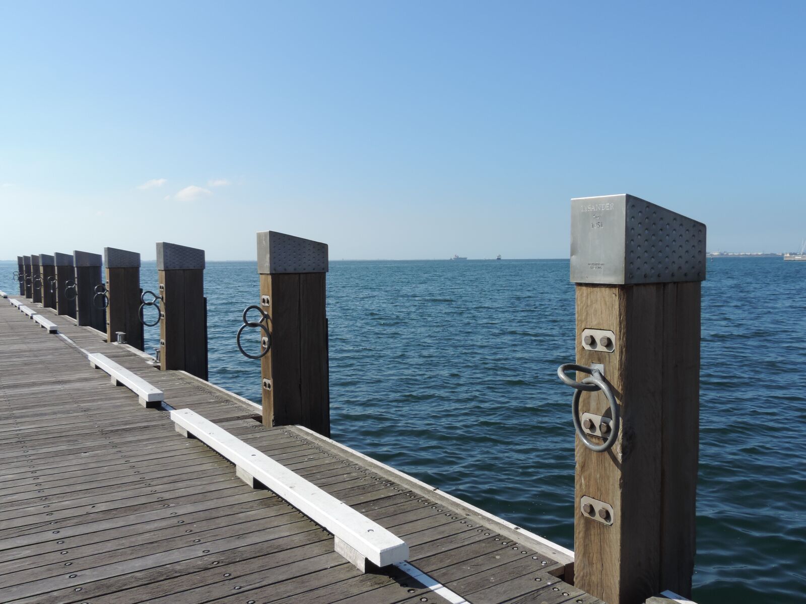 Nikon Coolpix P520 sample photo. Pillar, pier, ocean photography