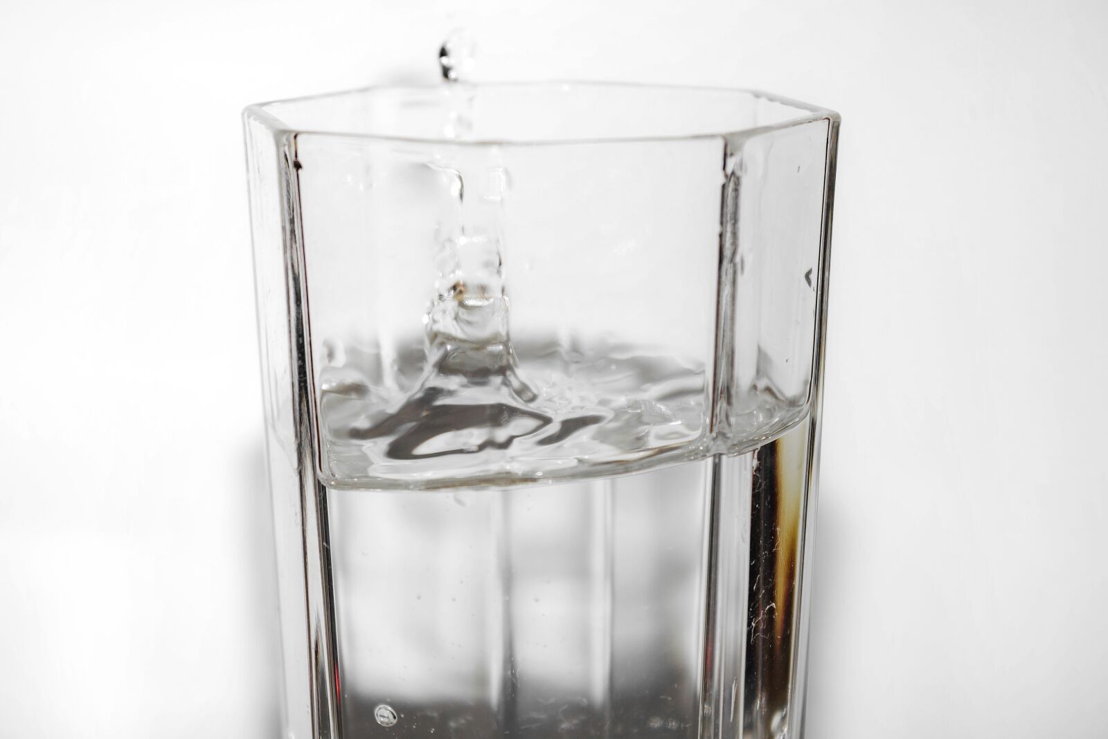 Canon EF-S 18-55mm F3.5-5.6 IS sample photo. Glass, beverage, waterdrop, drinking photography