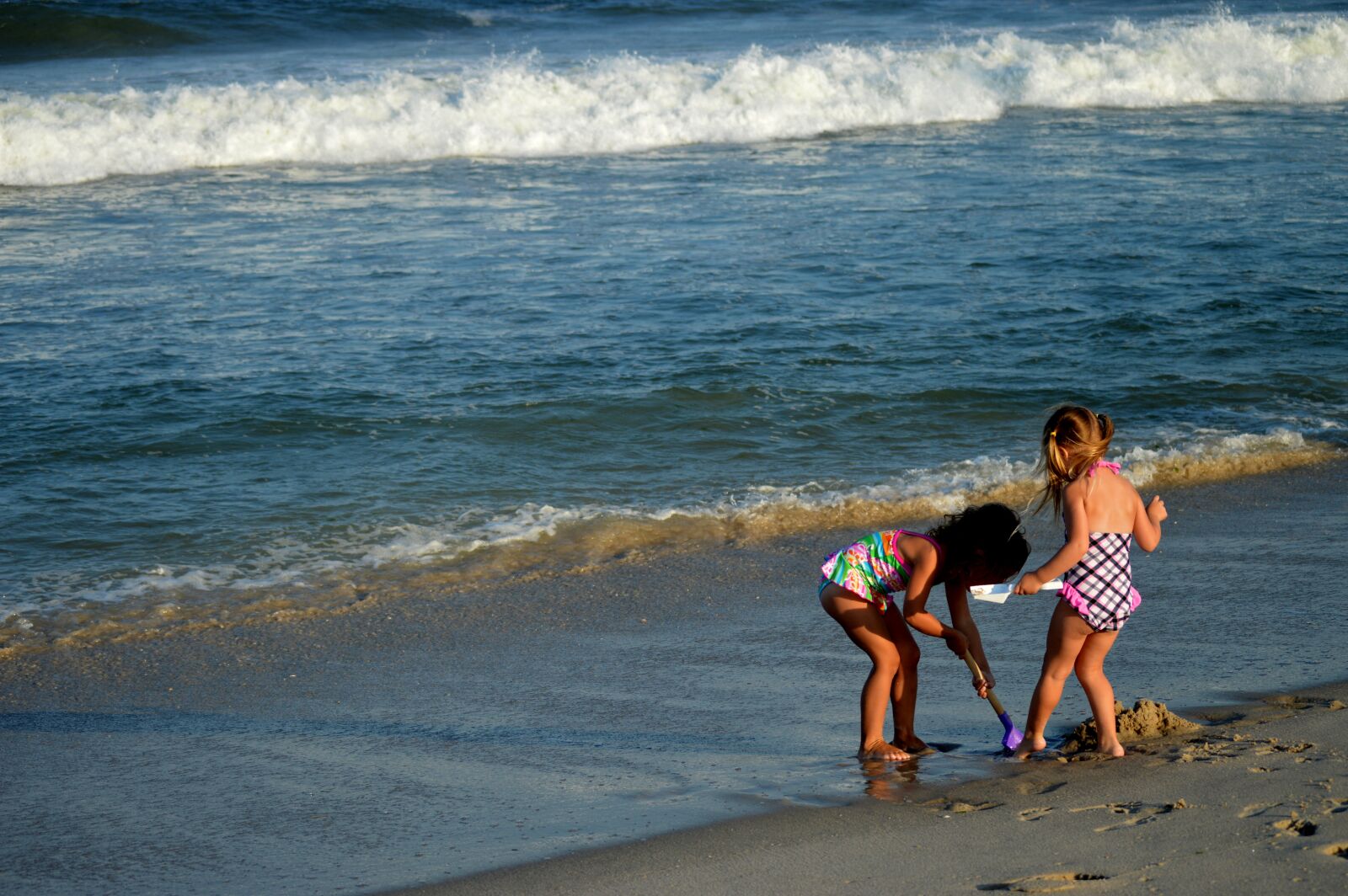 Nikon D3200 sample photo. Children's, beach, waves photography