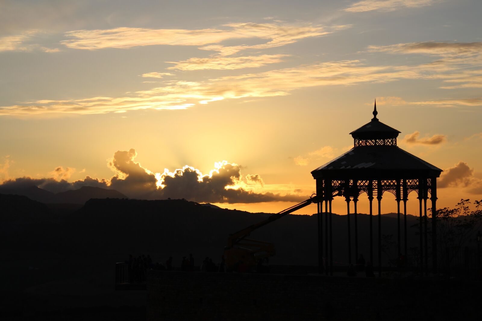 Canon EOS 1200D (EOS Rebel T5 / EOS Kiss X70 / EOS Hi) sample photo. Sunset, landscape, silhouette photography