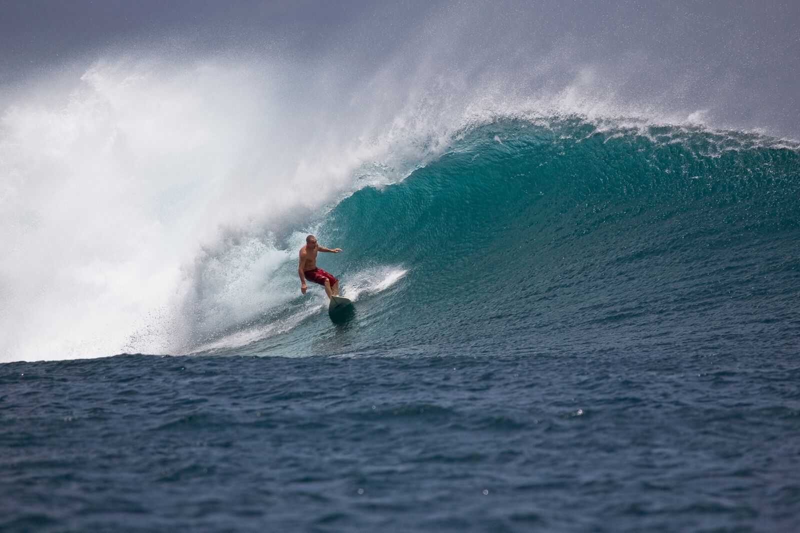 Canon EOS 5D sample photo. Big waves, surfer, power photography