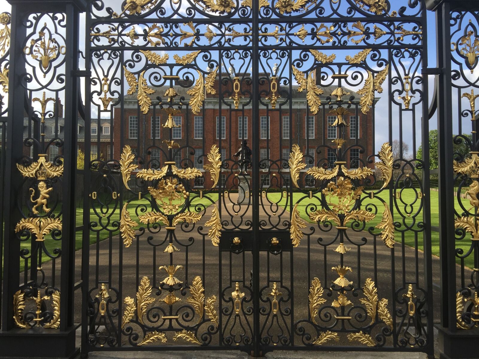 iPhone 6 Plus back camera 4.15mm f/2.2 sample photo. London, kensington palace, united photography