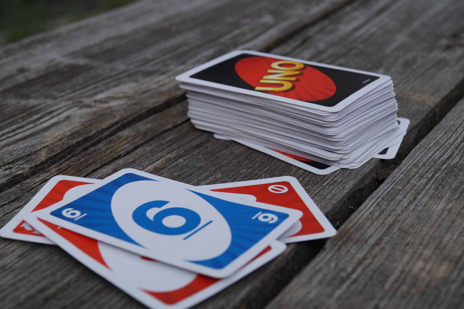 Sony DT 18-55mm F3.5-5.6 SAM II sample photo. Un, playing cards, gesellschaftsspiel photography