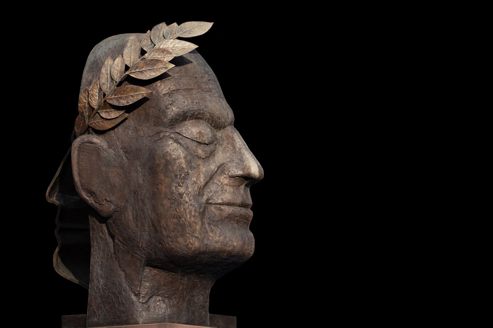 Fujifilm XF 55-200mm F3.5-4.8 R LM OIS sample photo. Sculpture, julius caesar, statue photography