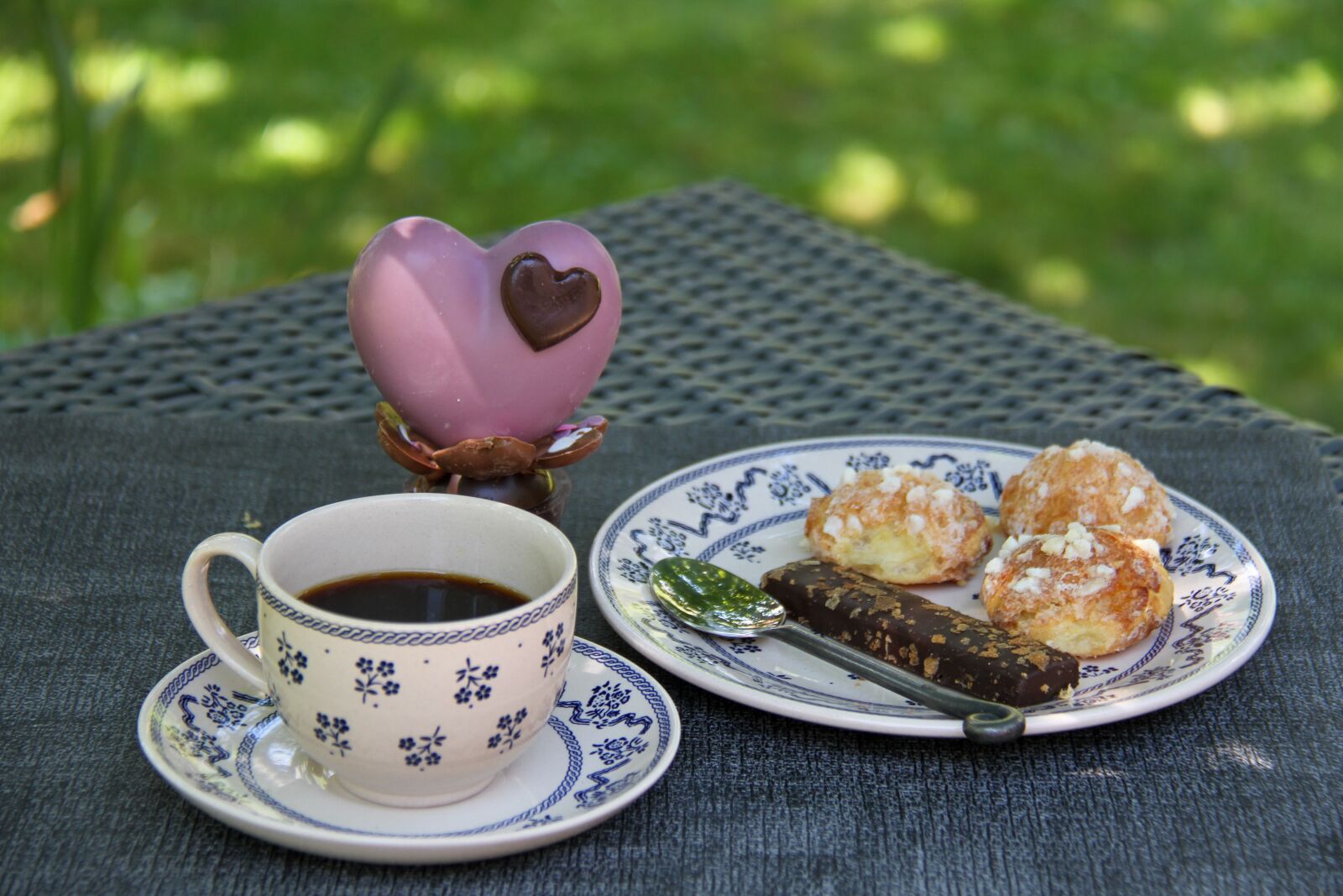 Canon EOS 7D sample photo. Coffee, small chou buns photography