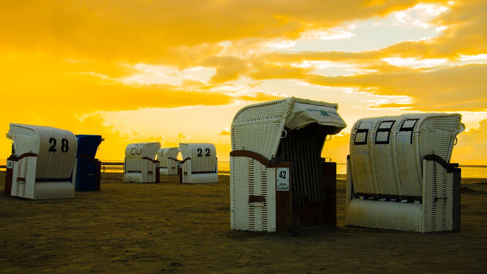Nikon D5100 sample photo. Clubs, beach chair, sunrise photography