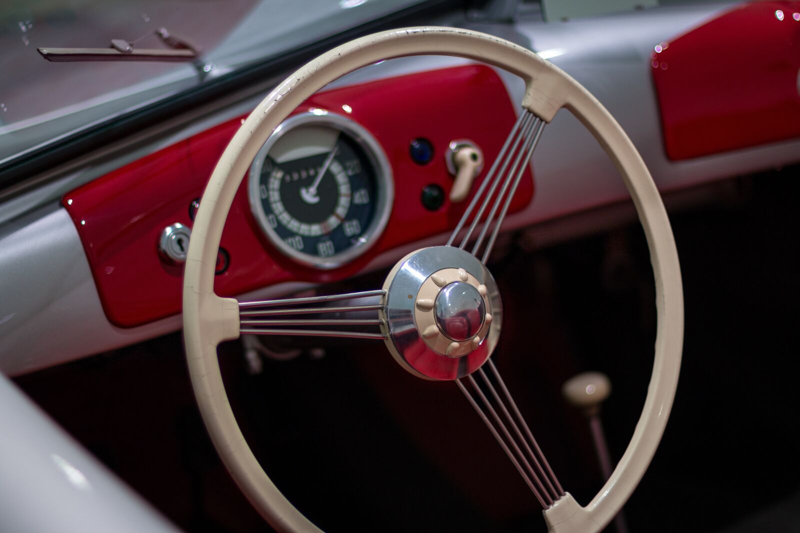 Canon EOS 70D + Canon EF 50mm F1.4 USM sample photo. Porsche, classic, chrome photography