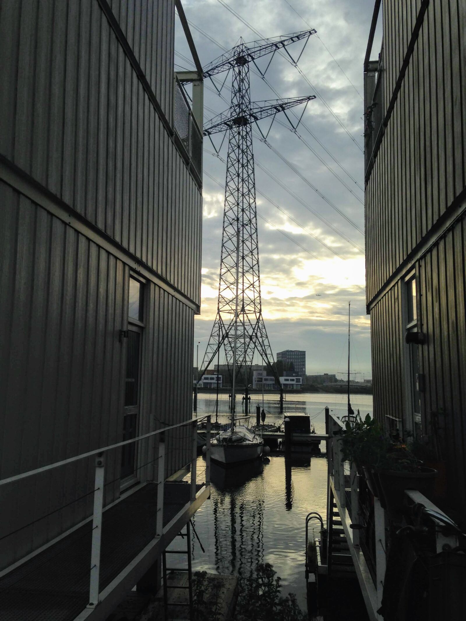 iPhone 5c back camera 4.12mm f/2.4 sample photo. Boats, sky, pylon photography