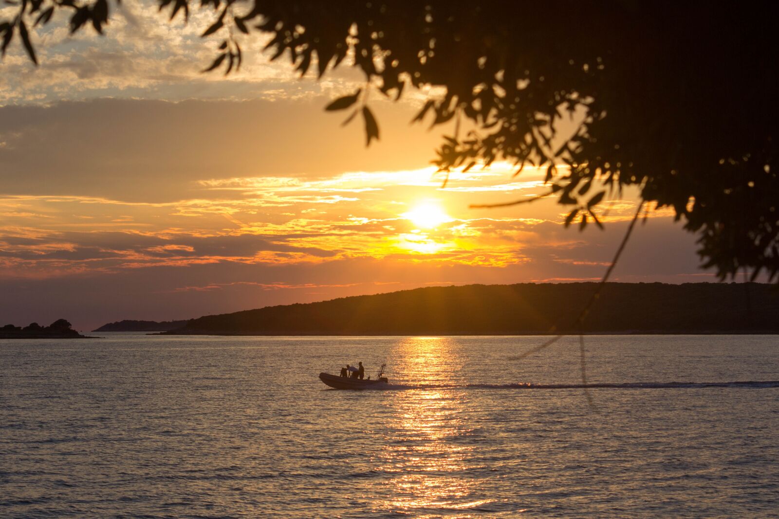 Canon EOS 60D sample photo. Sunset, boat, sea photography
