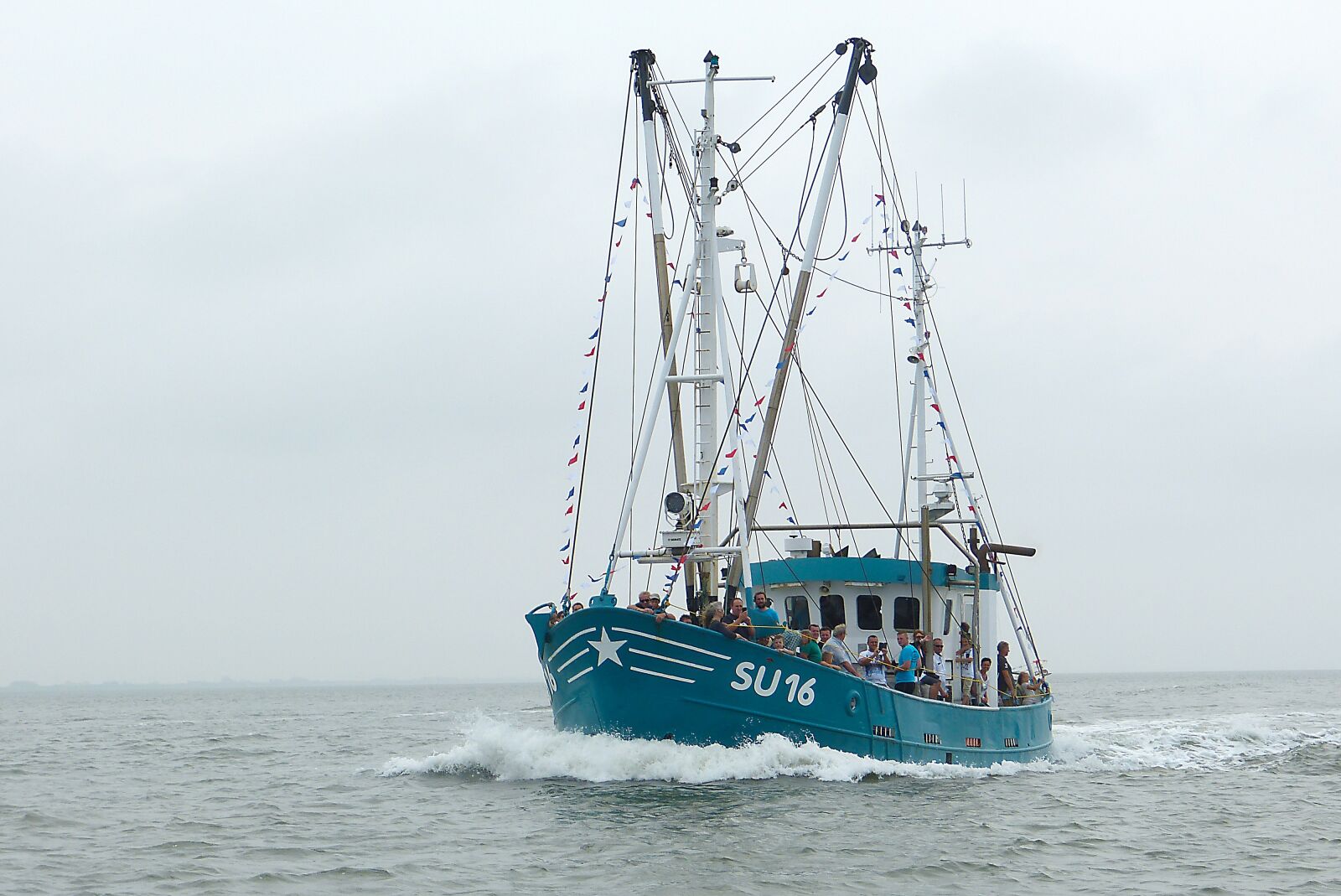 Panasonic Lumix DMC-FZ150 sample photo. Shrimp, cutter, north sea photography