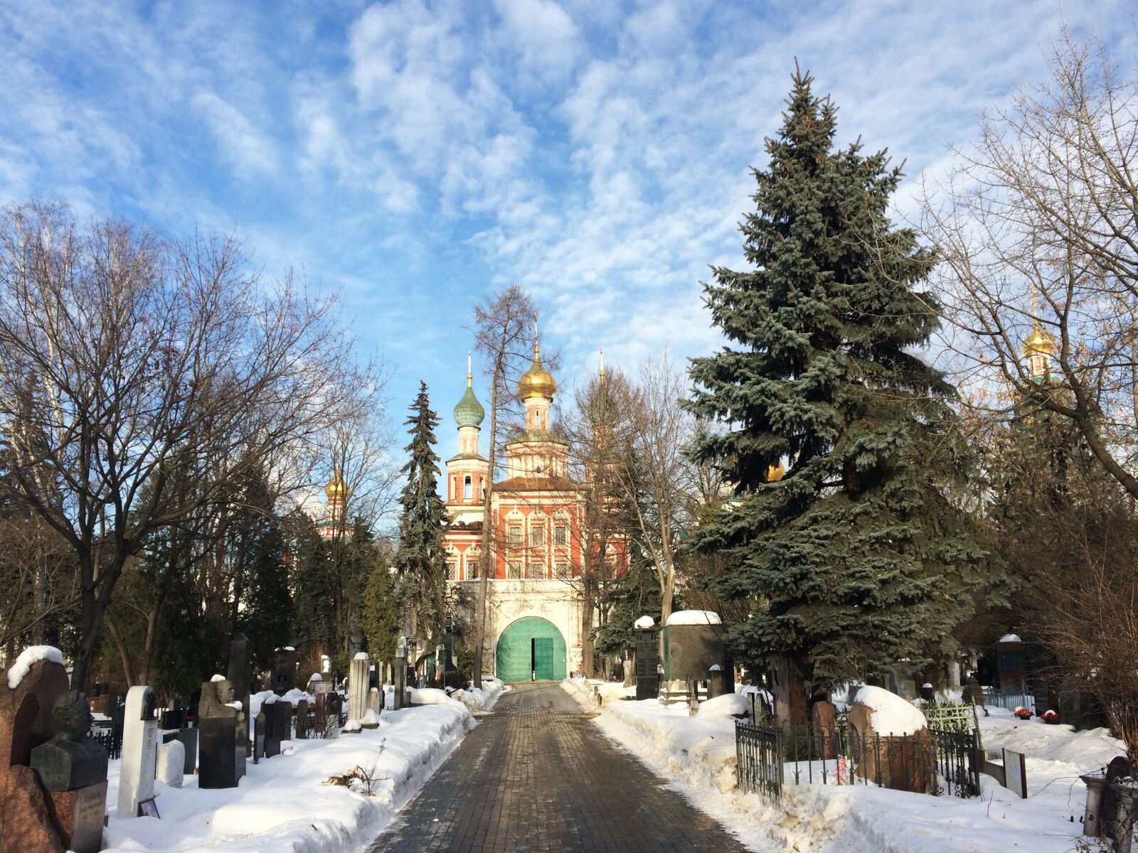 iPhone 5s back camera 4.15mm f/2.2 sample photo. Russia, moscow, onion domes photography