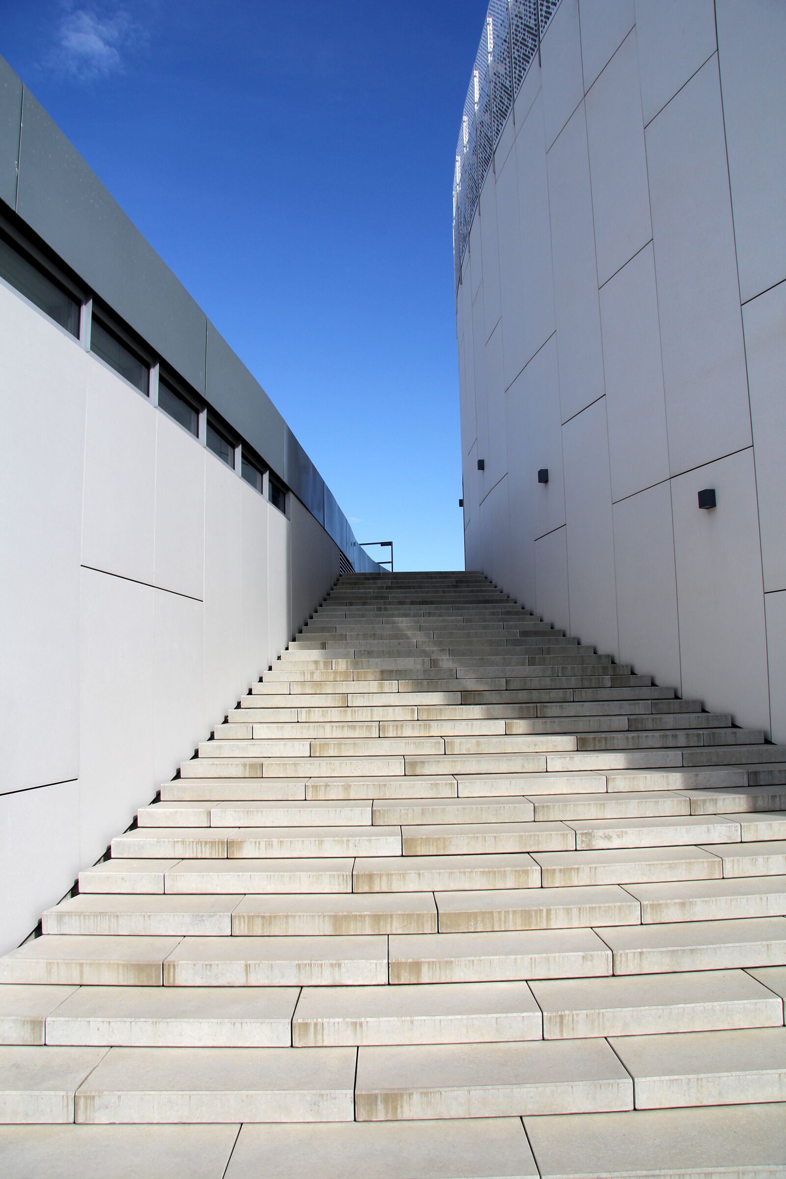 Canon EF-S 17-85mm F4-5.6 IS USM sample photo. Stairs, building, architecture photography