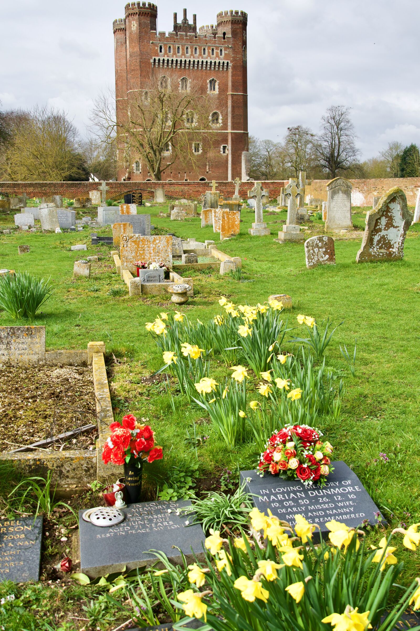 Sony a6500 sample photo. Graves, cemetery, tattershall photography