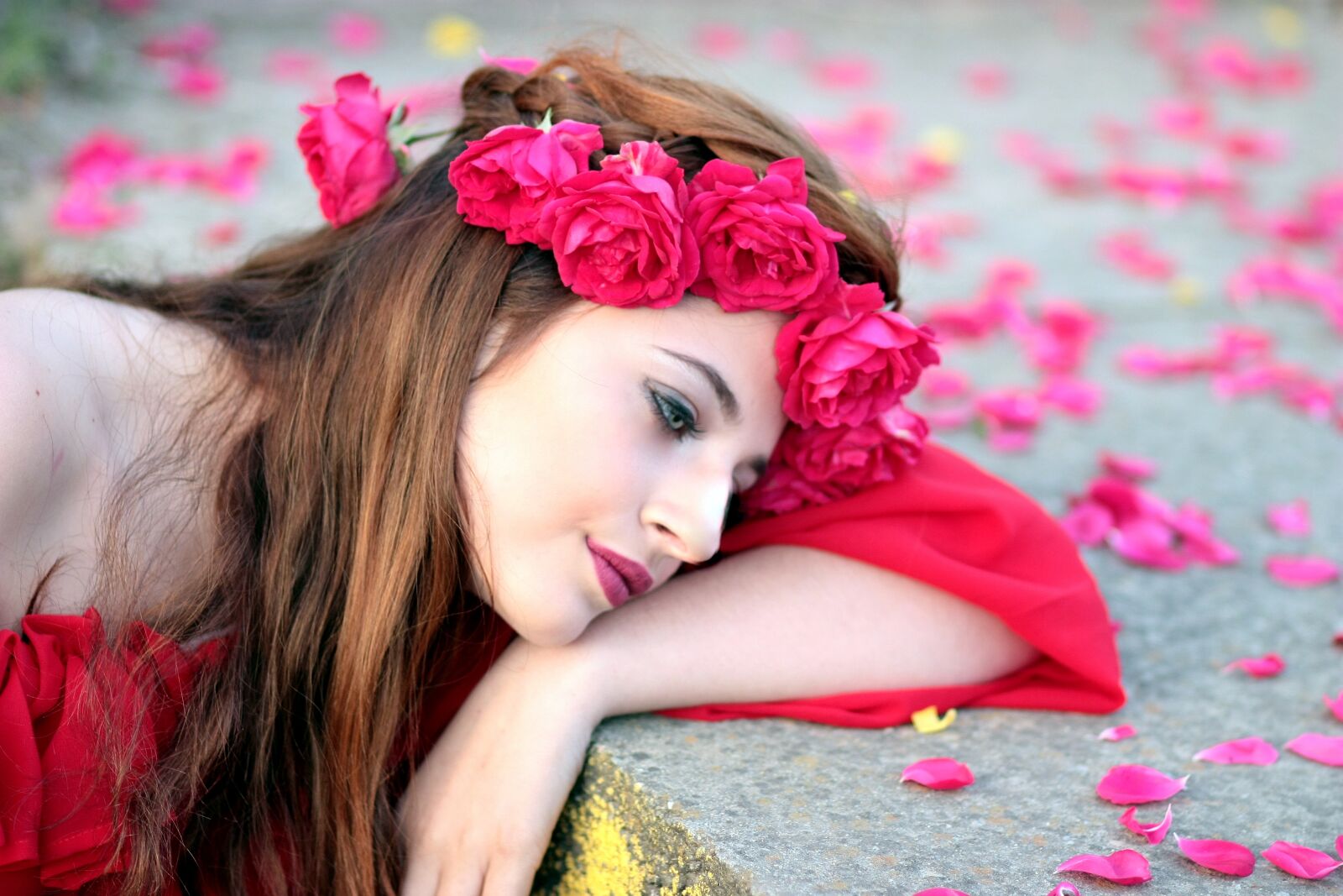 Canon EOS 450D (EOS Rebel XSi / EOS Kiss X2) sample photo. Girl, flowers, wreath photography