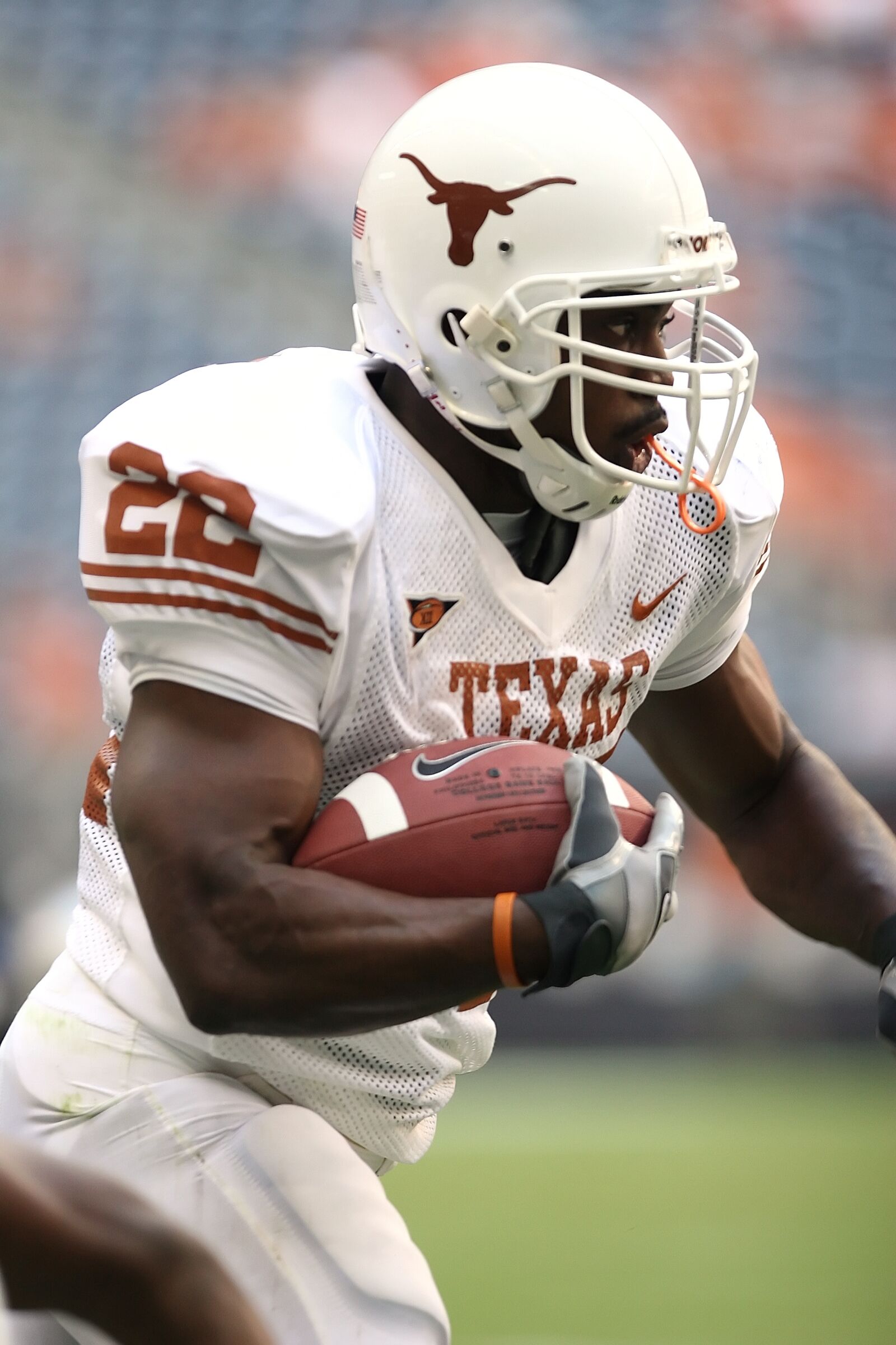 Canon EOS 20D sample photo. Football, american football, running photography