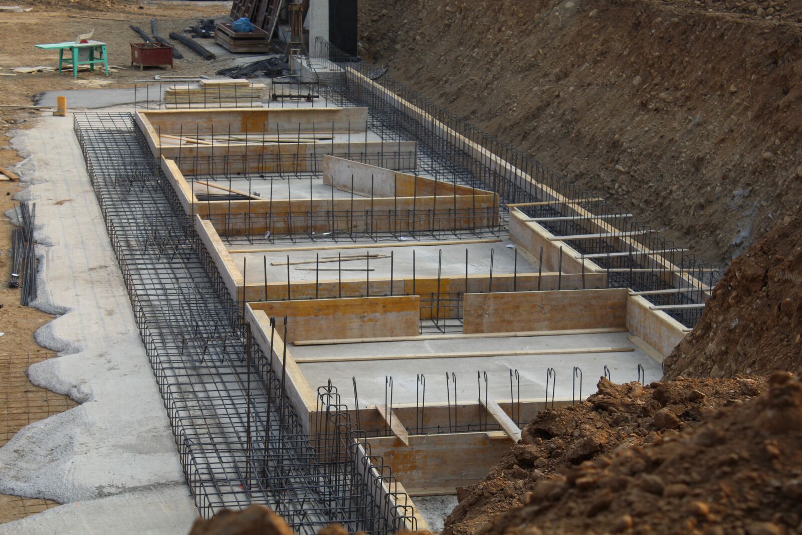 Canon EOS 1200D (EOS Rebel T5 / EOS Kiss X70 / EOS Hi) sample photo. Foundations, reinforced concrete, building photography