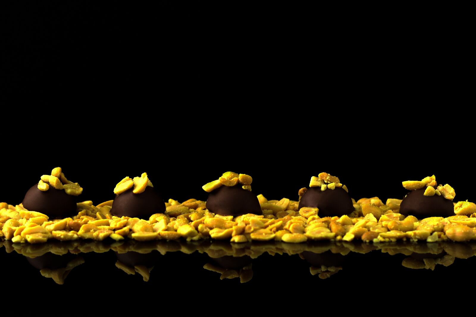 Canon EOS 60D + Canon EF 50mm F1.8 II sample photo. Peanut truffles, peanuts, truffle photography