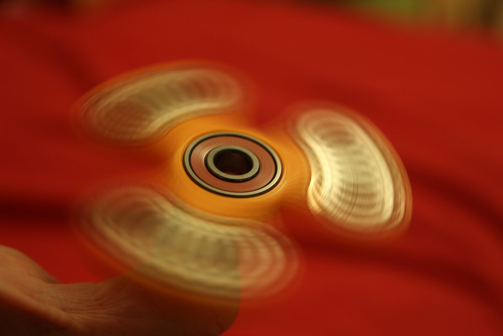 Canon EOS 100D (EOS Rebel SL1 / EOS Kiss X7) sample photo. Fidget spinner, toys, rotation photography