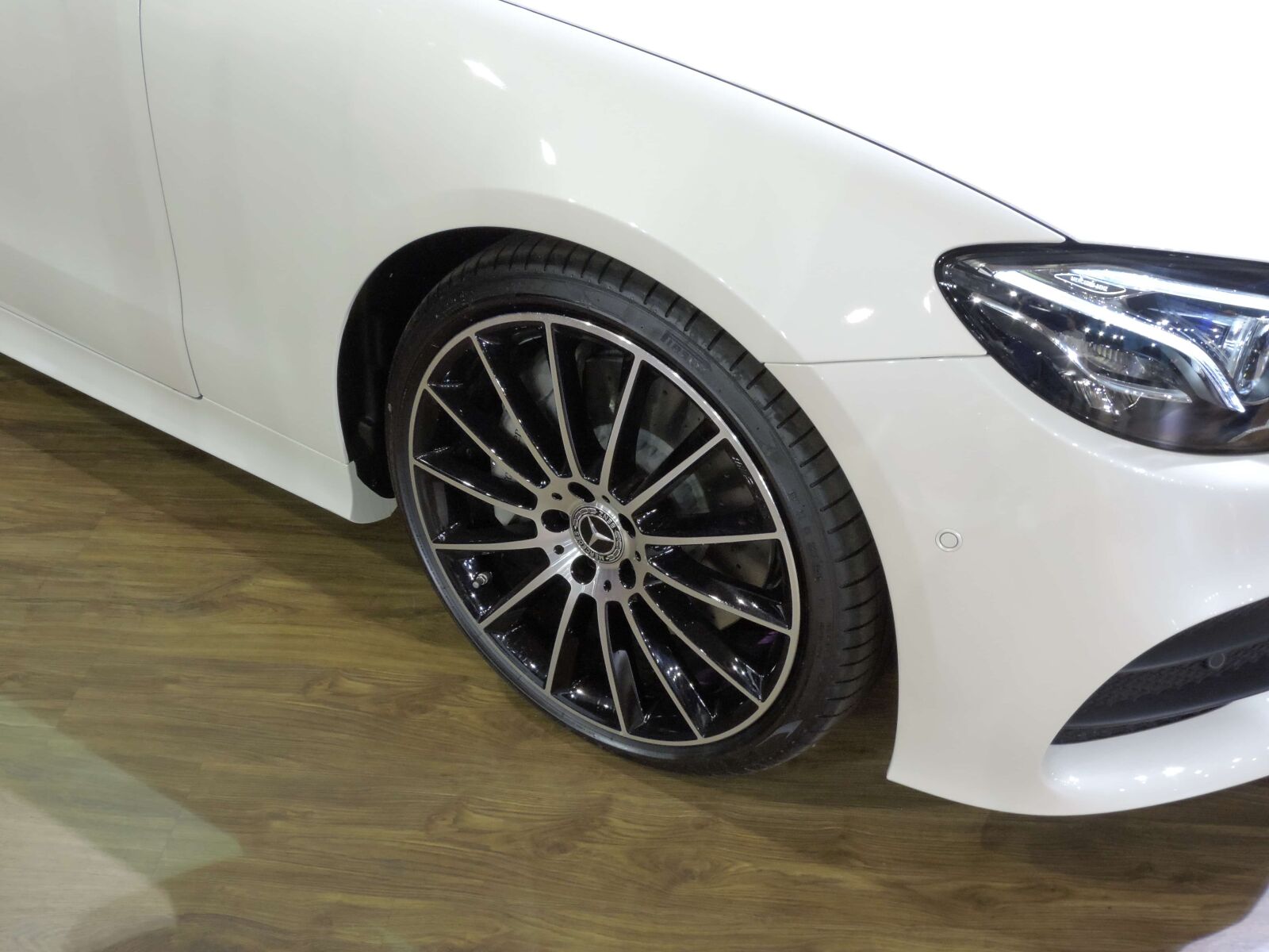 Nikon Coolpix P520 sample photo. Sports car, white, automotive photography
