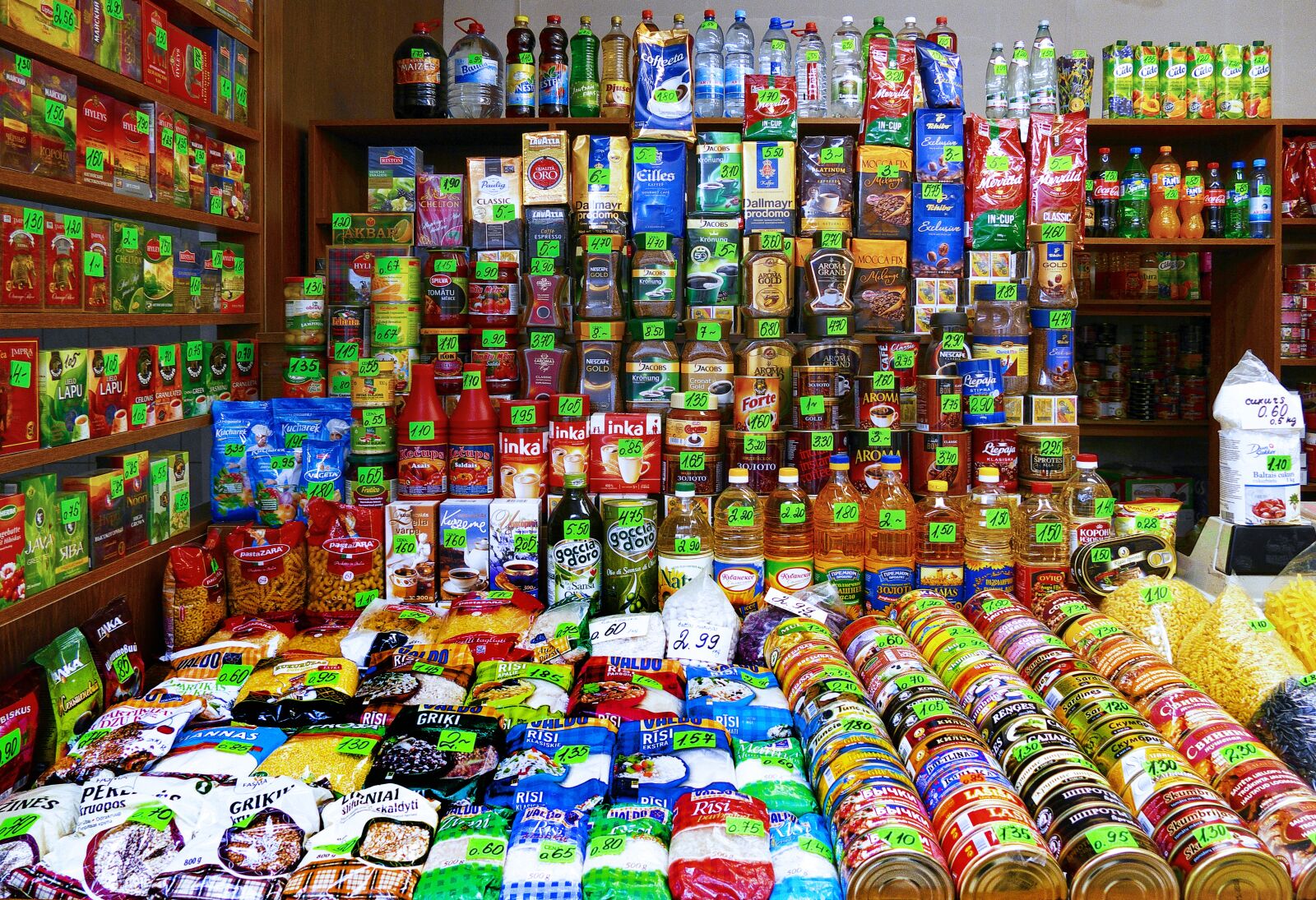 Panasonic Lumix DMC-FZ1000 sample photo. Music, grocer, grocery store photography