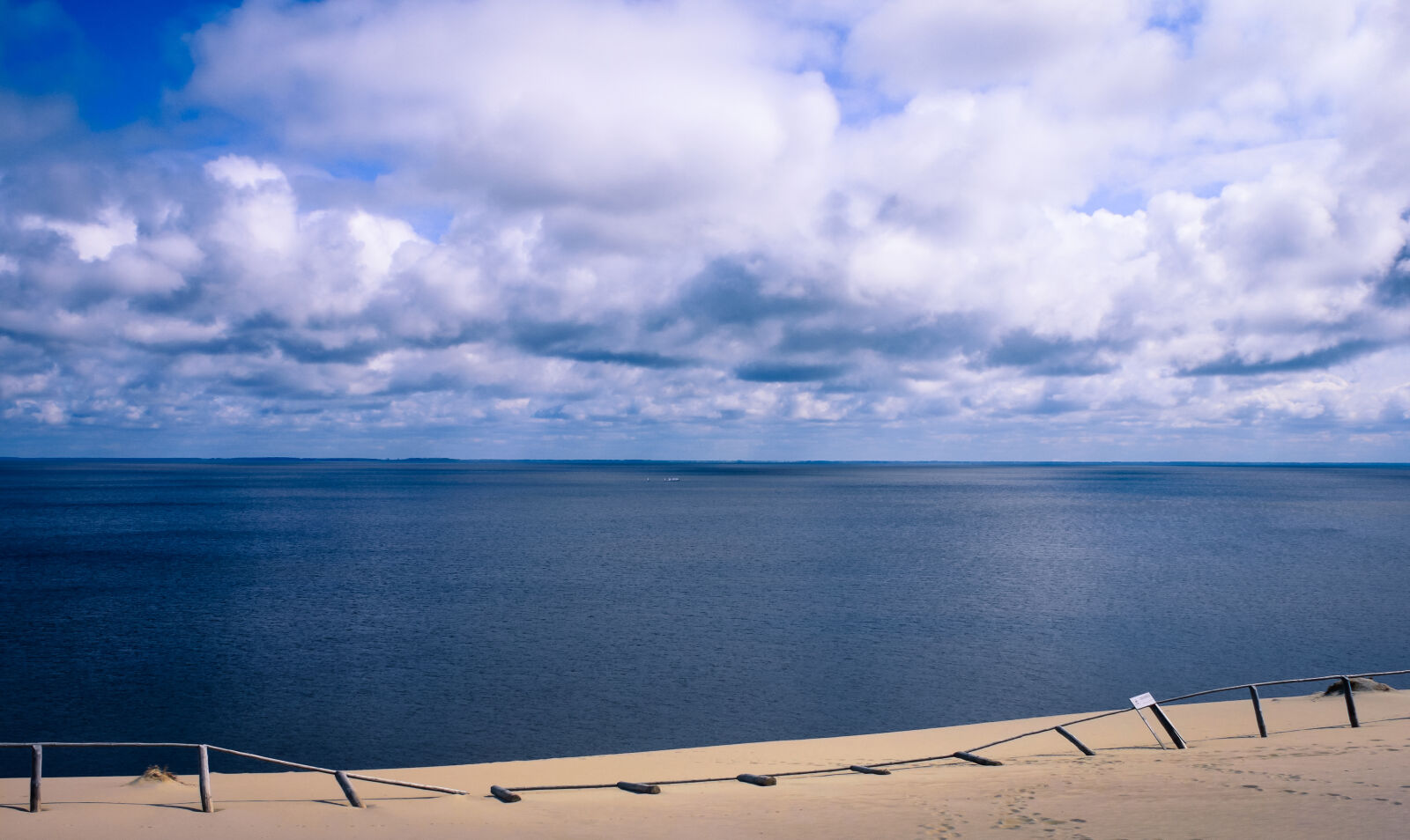 Canon EOS 500D (EOS Rebel T1i / EOS Kiss X3) sample photo. Beach, beautiful, clouds, dawn photography