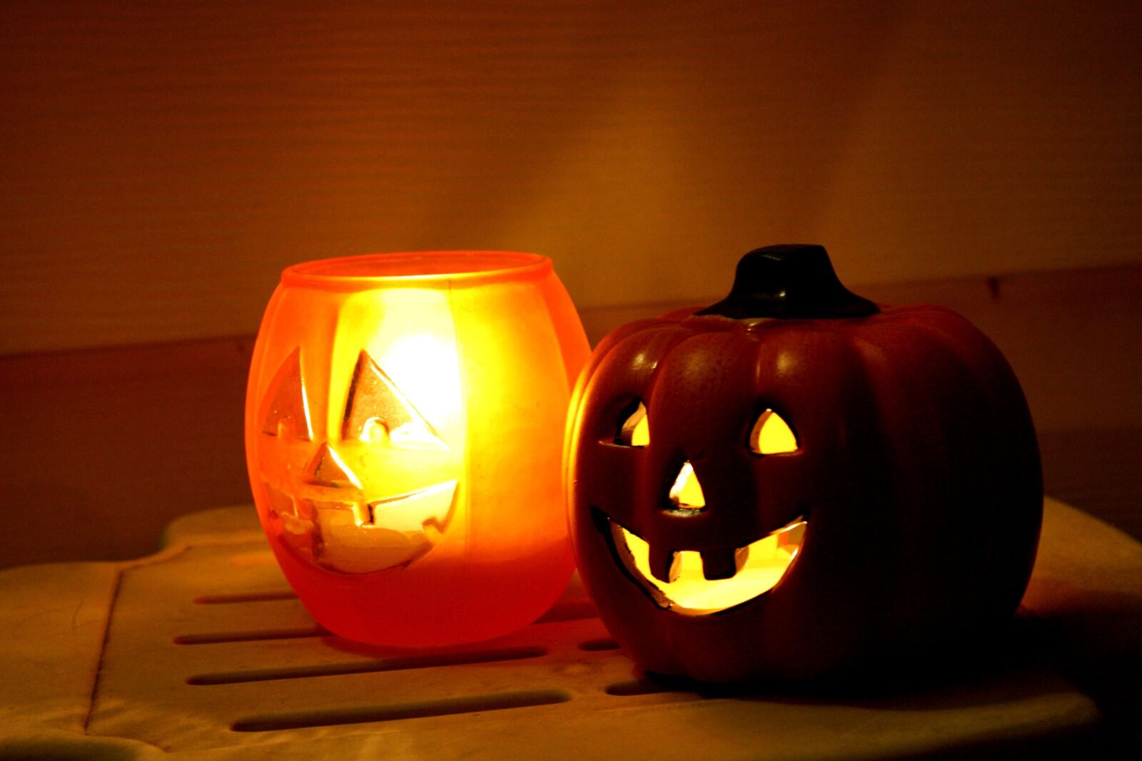 f/3.5-5.6 IS sample photo. Jack o lantern, halloween photography