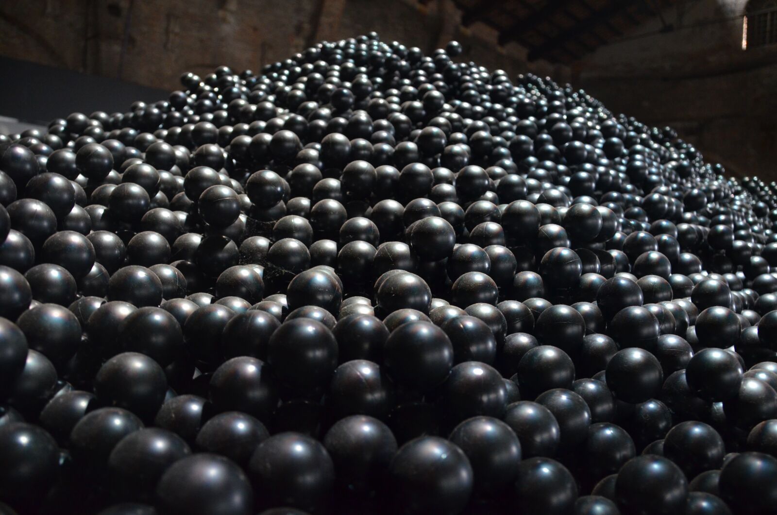Nikon D7000 sample photo. Balls, beads, round photography